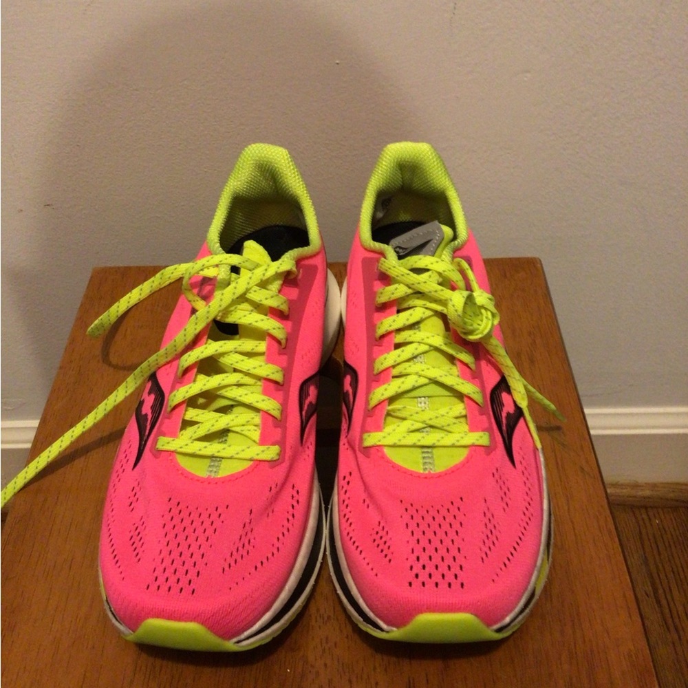 Saucony Women’s Endorphin Pro - Vizi Pink - size 8.5 - new without box